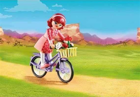 Maricela à bicyclette